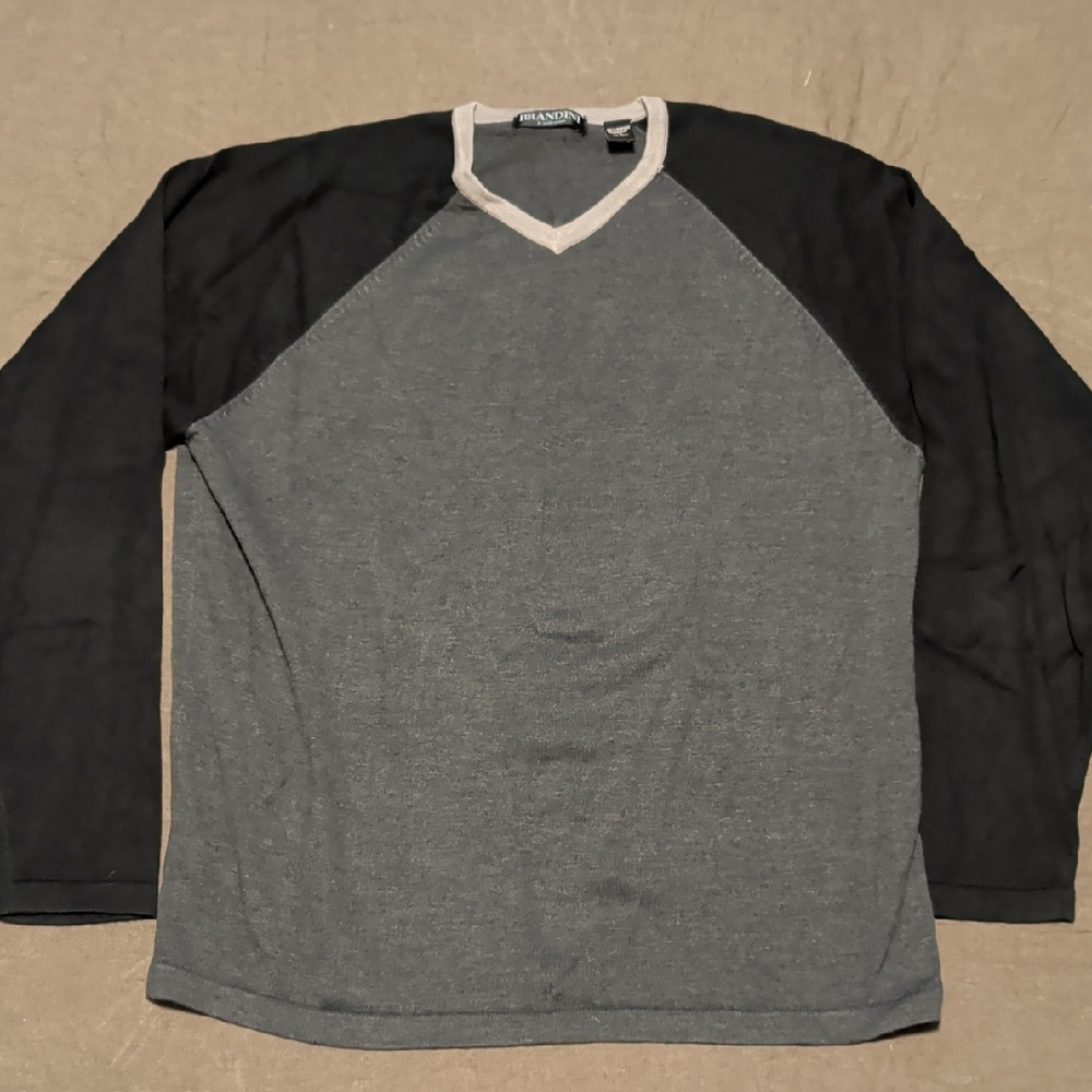 Men's Black and Gray Sweater